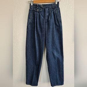 LizSport Petites Pleated Tapered 90s Jeans